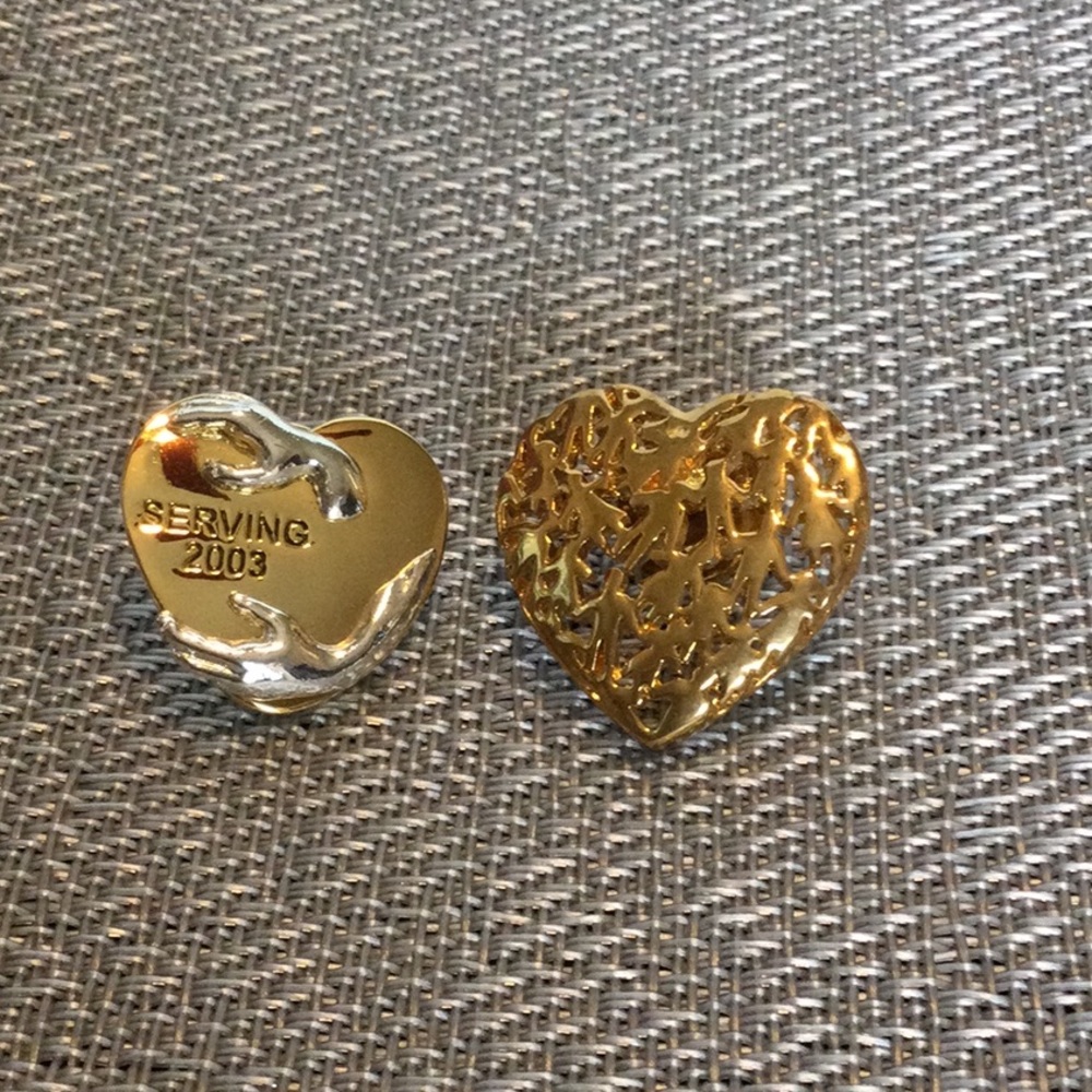 🌺$5.00 must bundle 🌺Heart/Pin Bundle